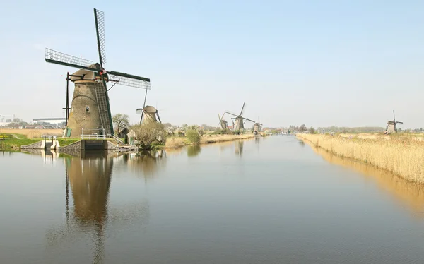 Molinos de viento en Kinderdijk, Países Bajos — Foto de Stock