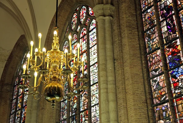 Kirkon sisätilat Nieuwe Kerk kaupungissa Delft, Alankomaat — kuvapankkivalokuva