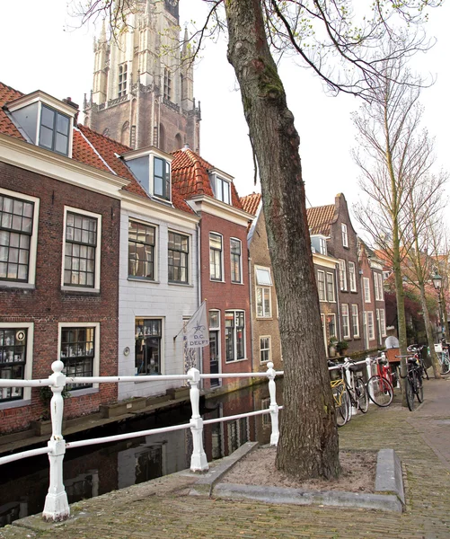 Canal de agua en la ciudad Delft, Holanda —  Fotos de Stock
