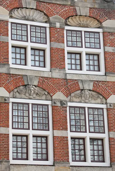 Typisk arkitektur i Amsterdam, Holland - Stock-foto