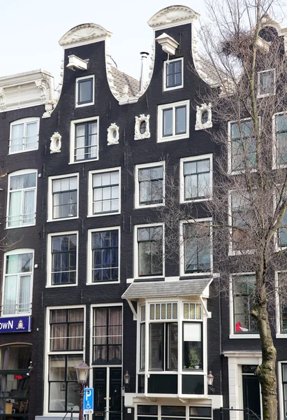 Architecture typique à Amsterdam, Pays-Bas — Photo