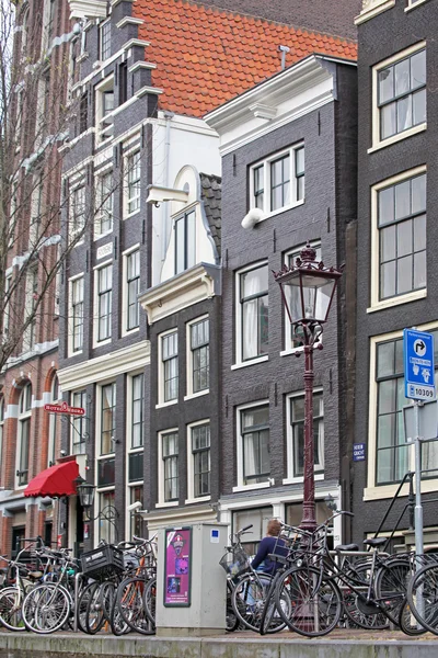 Architettura tipica ad Amsterdam, Paesi Bassi — Foto Stock
