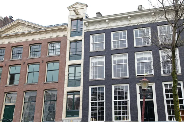 在荷兰阿姆斯特丹的典型体系结构 — 图库照片