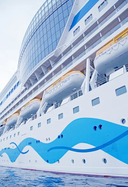 Kreuzfahrtschiff aidasol im Hafen von Amsterdam, Niederlande — Stockfoto