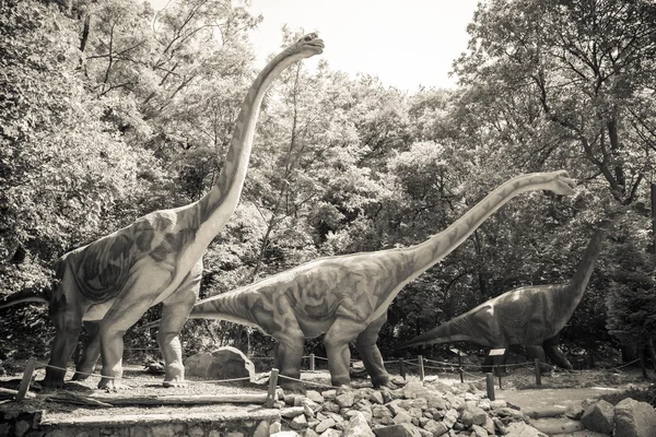 Реалистичная модель динозавра - брахиозавра — стоковое фото