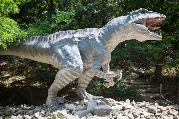 Modello realistico di dinosauro - Gigantosaurus — Foto Stock