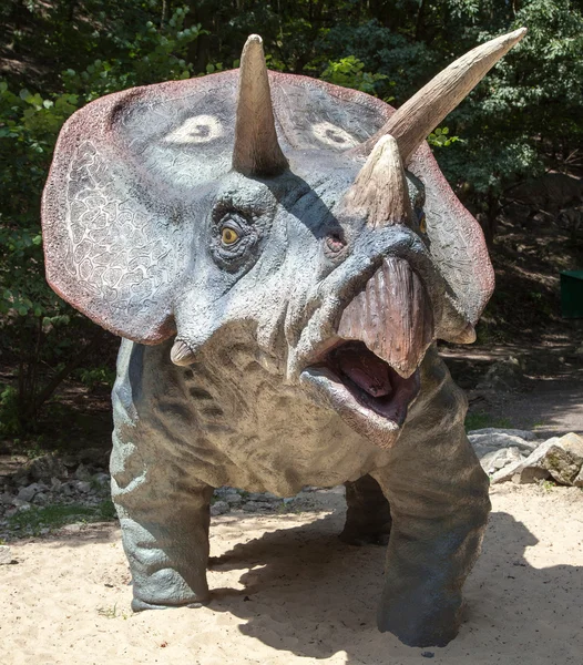 Realistisches Modell des Dinosauriers Triceratops — Stockfoto