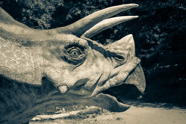 Реалістична модель triceratops динозаврів — стокове фото