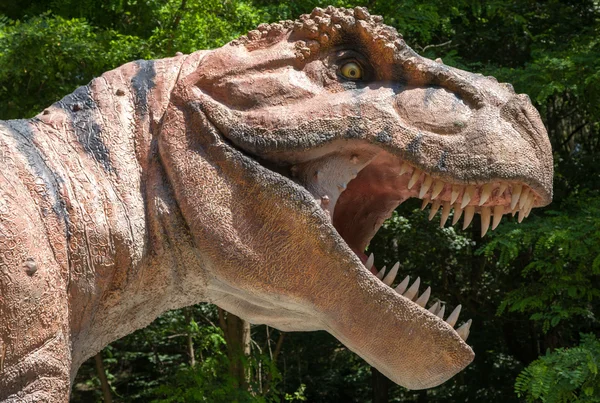 Реалістична модель динозавра tyrannosaurus rex — стокове фото