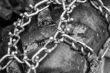 bir lastiğin zincir