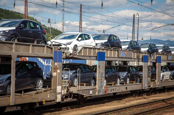 Train full of new cars — Stock Photo, Image