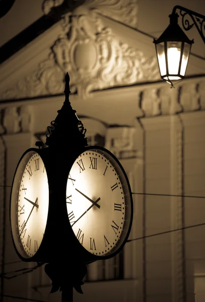 Reloj en la ciudad Bratislava, Eslovaquia — Foto de Stock