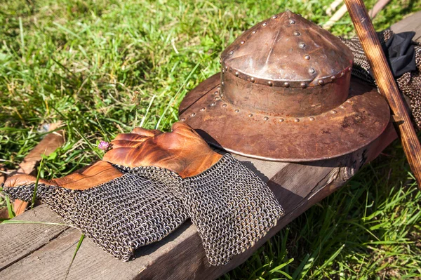 Средневековый рыцарский шлем — стоковое фото