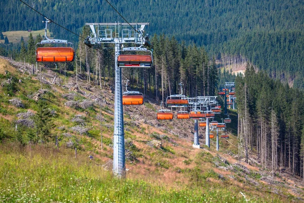 Chemin de fer orange à Low Tatras, Slovaquie — Photo