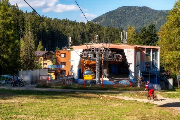 Ruzomberok Slovakia October 2021 Gondolas Front Station Cableway Resort Malino — Stock Photo, Image