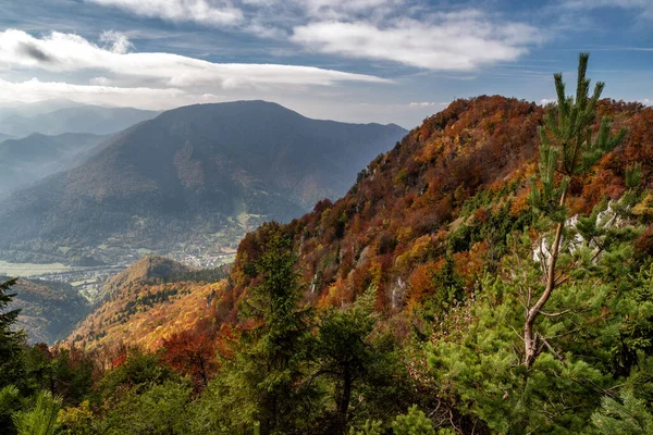 Montagnes Automne Avec Des Arbres Colorés Colline Zadny Sip Slovaquie — Photo