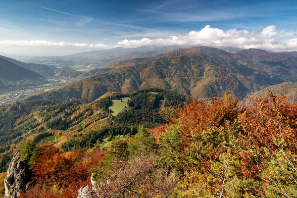 Montanhas Outono Com Árvores Coloridas Hill Zadny Sip Eslováquia — Fotografia de Stock