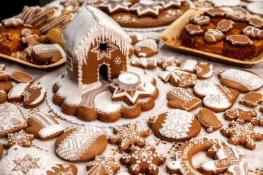 Farklı noeller ev yapımı zencefilli kurabiye