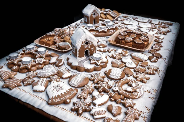 Table Full Homemade Christmas Gingerbread Cookies — Stock Photo, Image