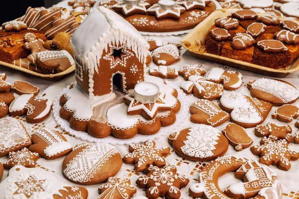 Christmas Homemade Gingerbread House Cookiies — Stock Photo, Image