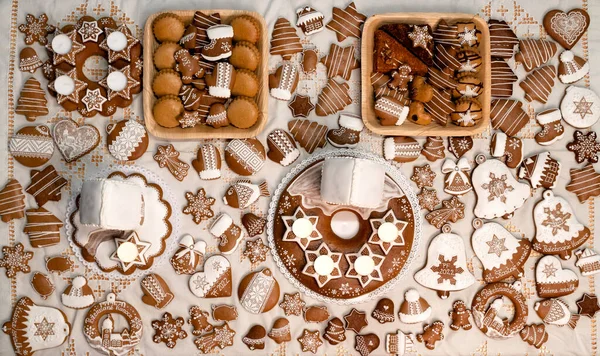 Table Full Homemade Christmas Gingerbread Cookies — Stock Photo, Image