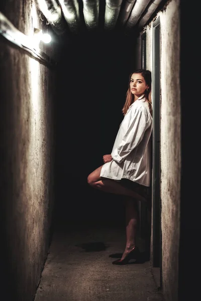 Girl Long White Shirt Depressive Expresion Dark Hallway — Stockfoto