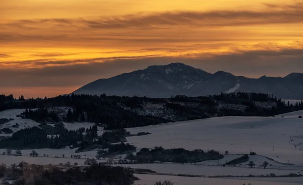 Paysage Montagne Enneigé Hiver Ciel Coloré Raison Lever Soleil Sur — Photo