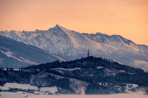 Vacker Vinter Snöig Topp Krivan Höga Tatrabergen Slovakien Färgglada Vacker — Stockfoto
