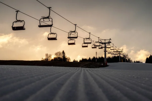Krusetnica Slovakia 2021年1月15日 冬のリゾート クリュースニカでスキーリフトの空の椅子 — ストック写真
