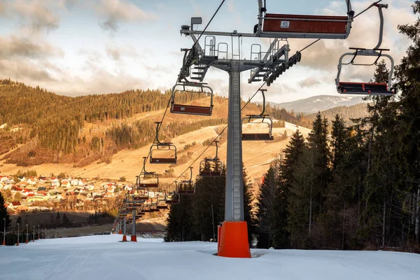 Krusetnica Slovakia 2021年1月15日 冬季在Krusetnica度假胜地滑雪车上的空椅子 — 图库照片