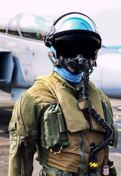 Piloto Fighter Casco Traje Con Máscara Oxígeno Delante Del Avión — Foto de Stock