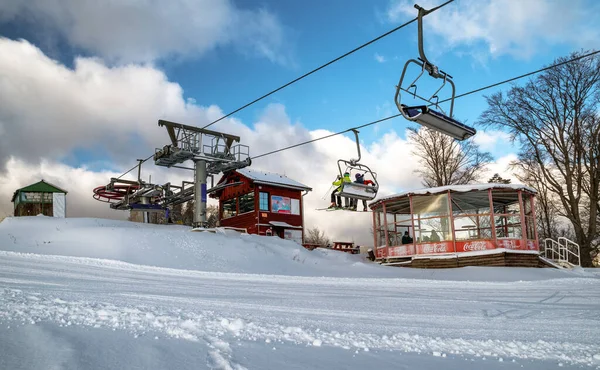 バルカ スロバキア 2022年1月22日 冬のリゾートスノーランドバルカのスキーリフトチェアの上駅 — ストック写真