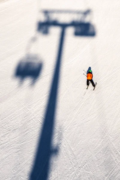 Skidåkare Och Skugga Skidliftstol Skidorten — Stockfoto