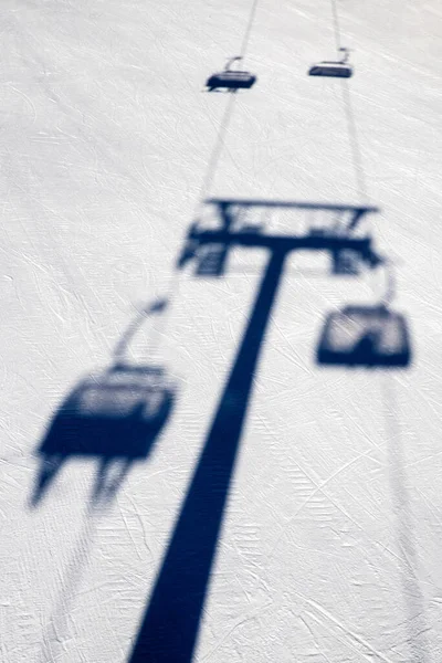 Schaduw Van Skilift Stoel Piste Bij Skigebied — Stockfoto