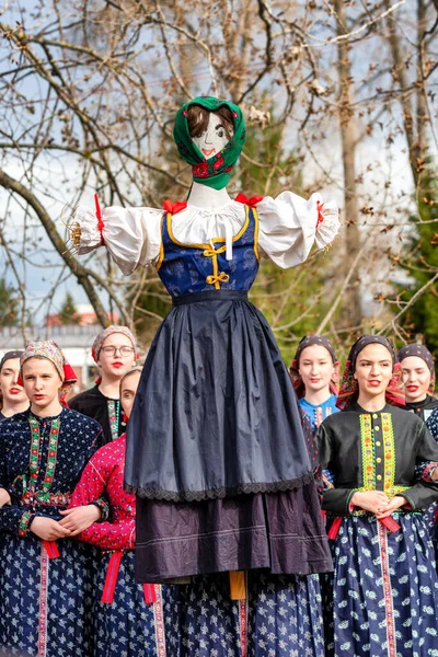 Ruzomberok Slovakia 2022年4月8日 取出并焚烧斯拉夫女神莫雷纳是斯洛伐克的东方传统 — 图库照片