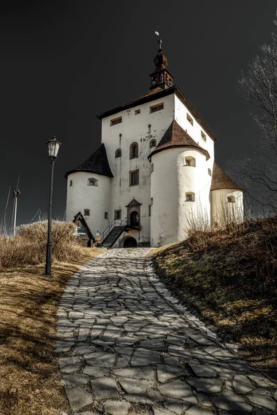 Banska Stiavnica Slovakia February 2022 슬로바키아의 역사적 중심지에 새로운 — 스톡 사진