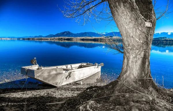 Lonely Boat Shore Lake Dam Liptovska Mara Slovakia — Stock Photo, Image