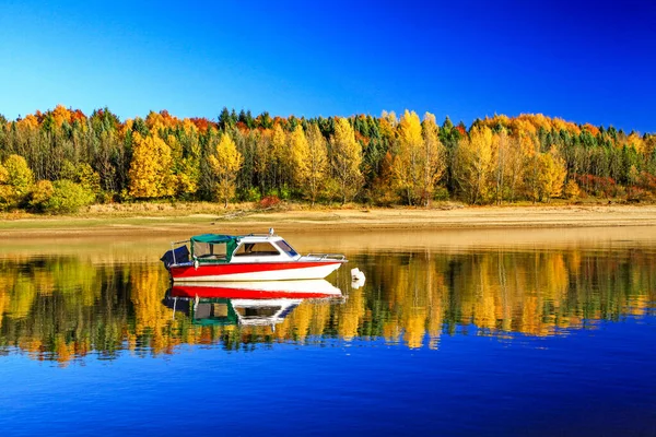 Reflection Boat Colorful Autumn Tress Water Surface — Stock Photo, Image