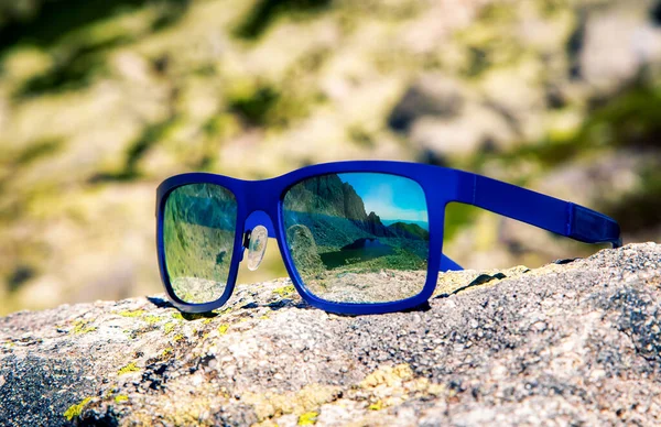Reflection Mountains Blue Sunglasses Peaks High Tatras Mountains Slovakia — Foto Stock