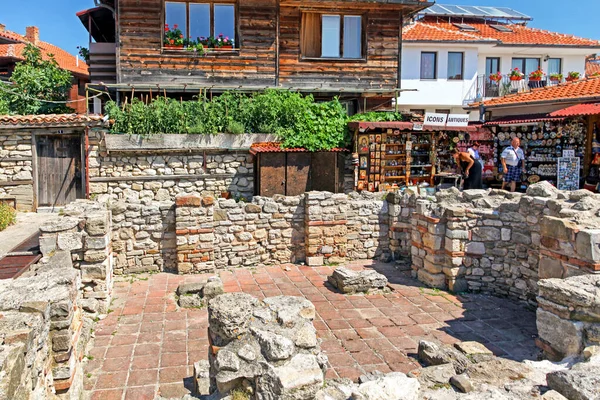 Nessebar Bulgaria Julio 2013 Turistas Frente Mercados Souvenirs Histórica Ciudad — Foto de Stock