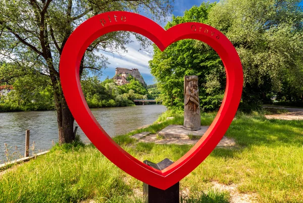 Oravsky Podzamok Eslovaquia Jun 2021 Gran Corazón Rojo Castillo Orava —  Fotos de Stock