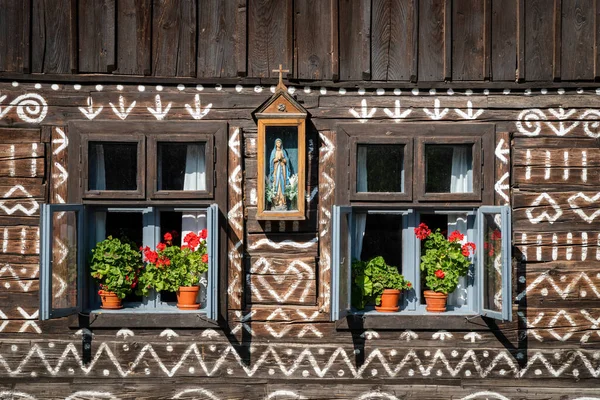 Cicmany Slovakia August 2021 Red Flowers Pot Windows Old Wooden —  Fotos de Stock