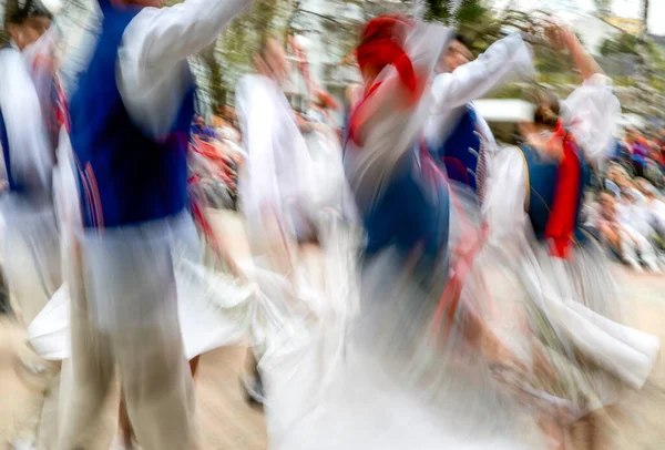 斯洛伐克的传统民间舞蹈 动作模糊的舞者 — 图库照片