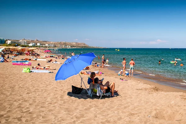 Faliraki Greece Jun 2022 People Relaxing Sandy Beach Resort Faliraki — Stock Photo, Image