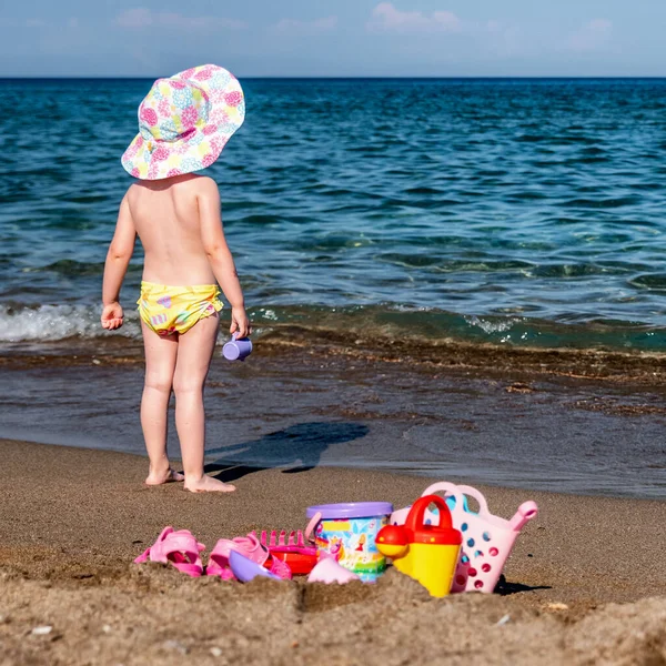 Small Child Hat Swimsuit Looking Sea — Foto de Stock