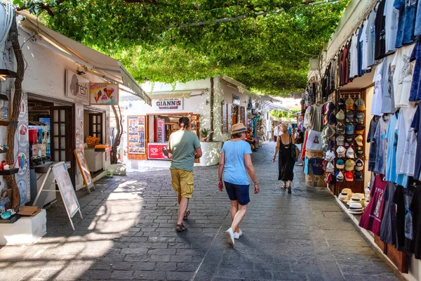 Lindos Greece July 2022 Tourists Walking Looking Shops Souvenirs Town —  Fotos de Stock