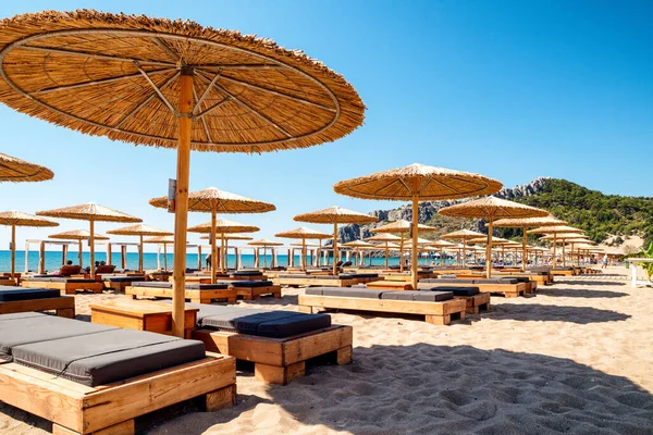 Tsambika Greece July 2022 Loungers Sunshades Ready Vacationers Tsambika Beach — Foto de Stock