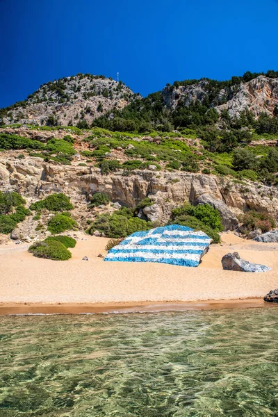 Big Greek Flag Painted Large Rock Tsambika Beach Rhodes Island — Stockfoto