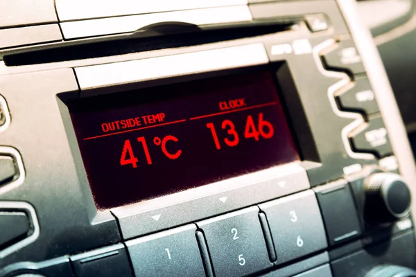 Summer Hot Temperatures High Temperature Car Dashboard Display — Stock Photo, Image
