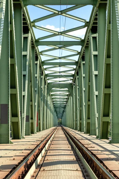 Green Railroad Bridge Rails — Foto Stock